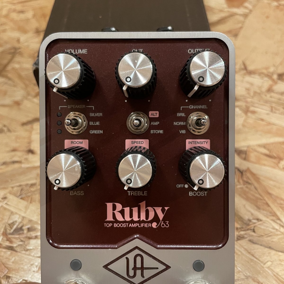 Universal Audio UAFX RUBY / 63 Amplifier | Guit