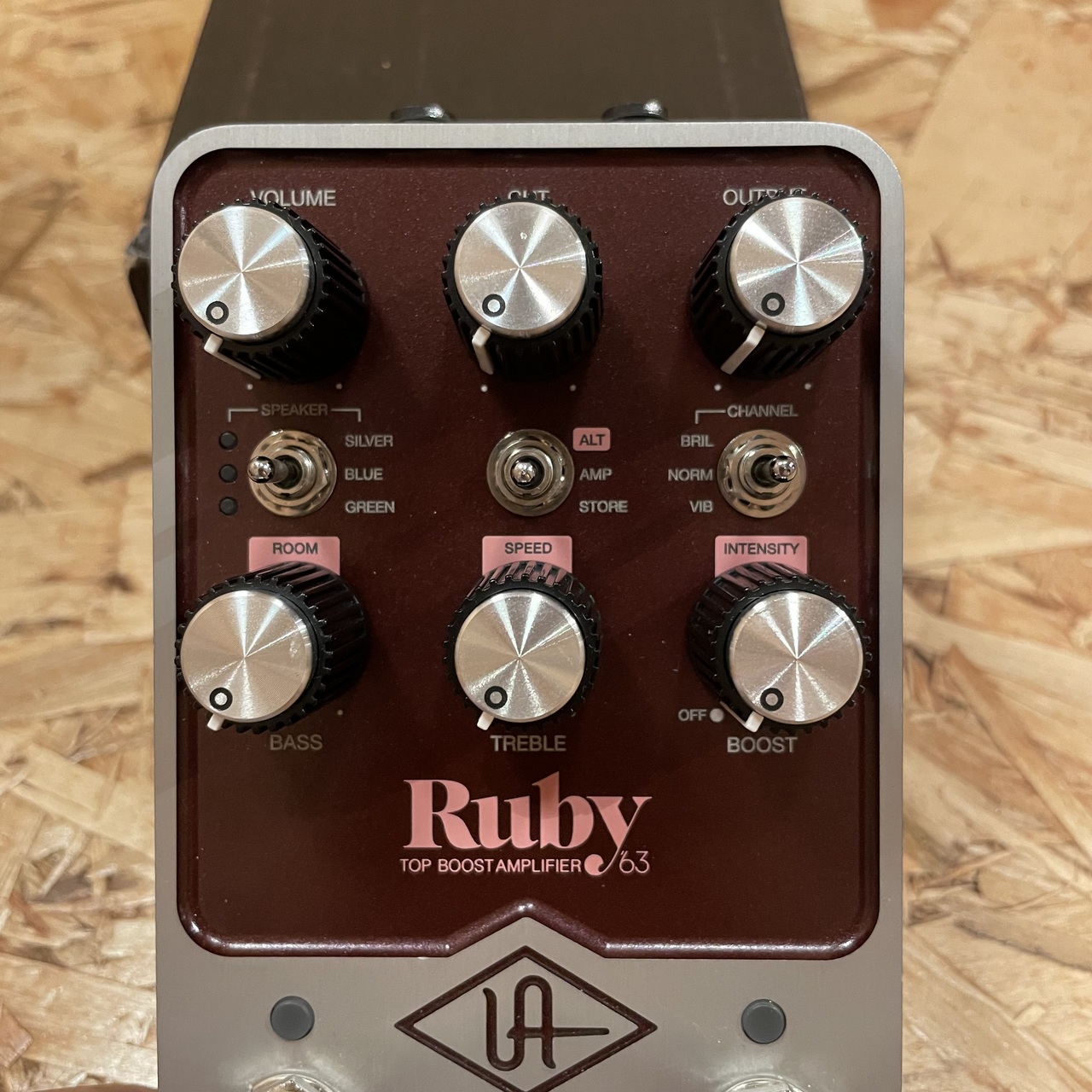 Universal Audio UAFX RUBY / 63 Amplifier | Guit