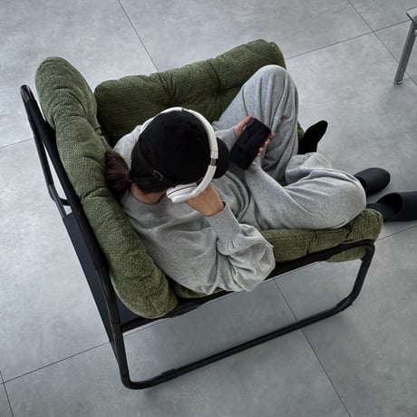 chair-03120　Textured Fabric Black Frame Padded Lounge Chair