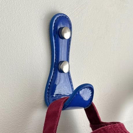 wall-03147　Vegan Patent Leather Wave Line Wall Hook