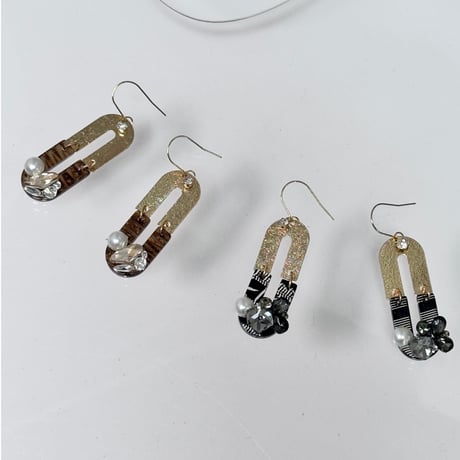 ゴールドプレート×ビジュー付き木目調アクリル