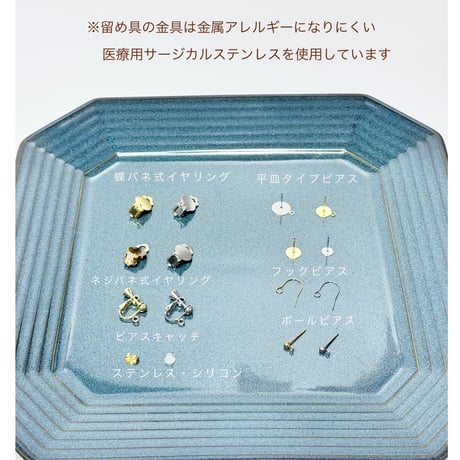 ゴールドプレート×ビジュー付き木目調アクリル