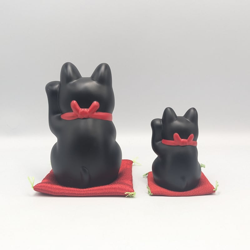 縁起物 福まねき猫 招き猫 置物 黒猫 左手上げ 座布団付き 大 小 開運