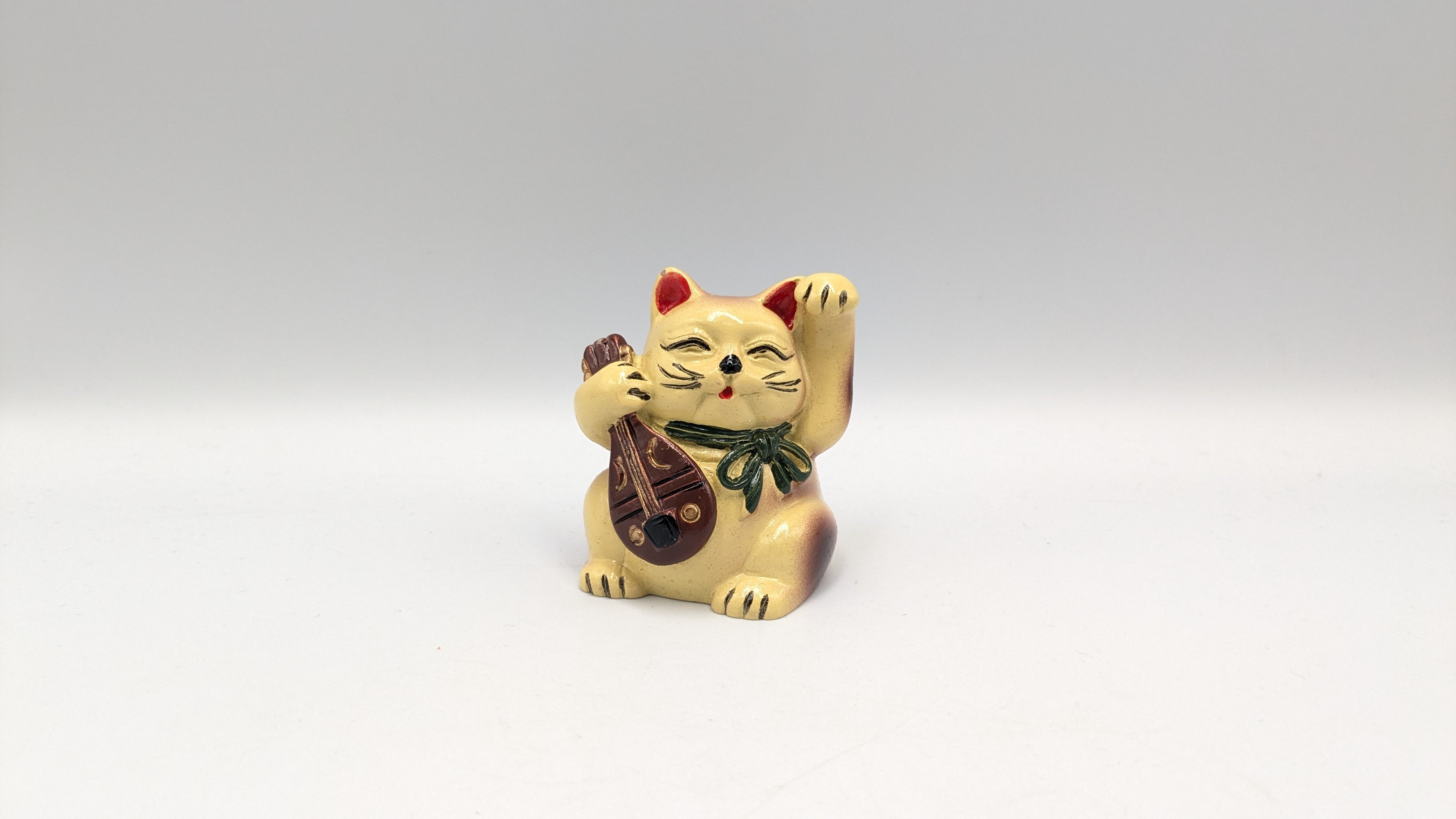 招き猫 陶器製 置物 縁起物　28センチ 縁起物 弁財天 招き猫 七福猫 琵琶 陶器製 置物 商売繁盛 財運 金運