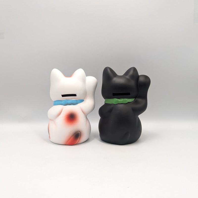 縁起物 招き猫 白猫 黒猫 右手上げ 貯金箱 金運招福 商売繁盛 縁起置物