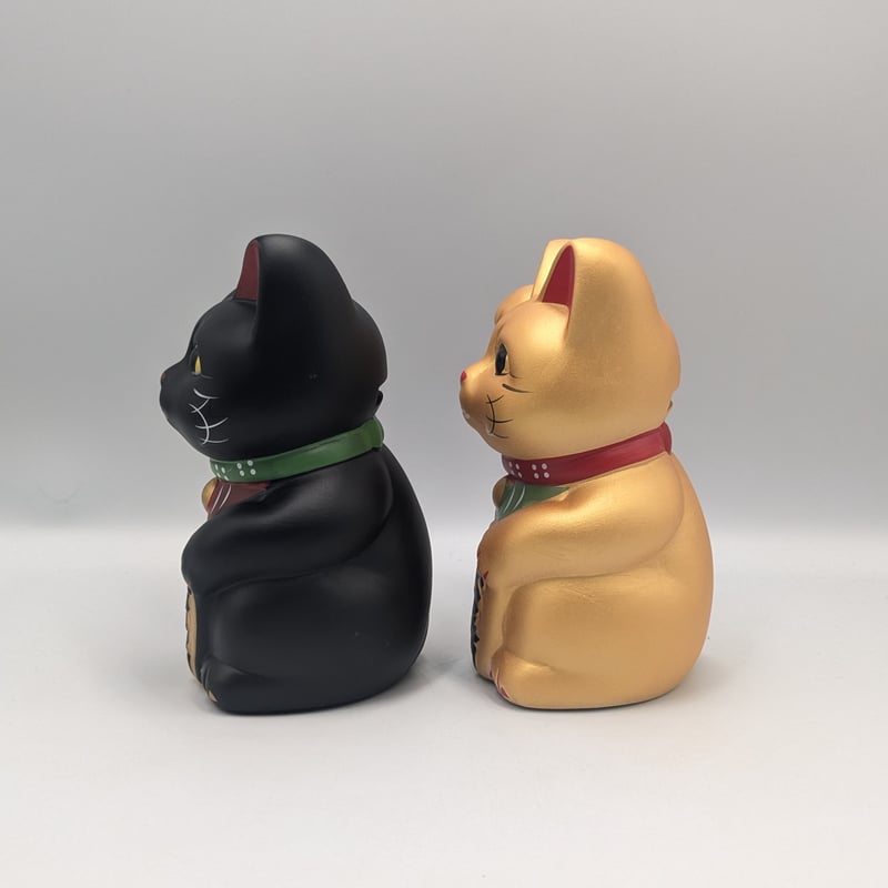 【縁起物】黒招き猫 貯金箱 高さ約26cm 魔除け 金運招福 置物 福 左手 縁起物 招き猫 黒猫 金猫 右手上げ 貯金箱 金運招福 商売繁盛 縁起置物