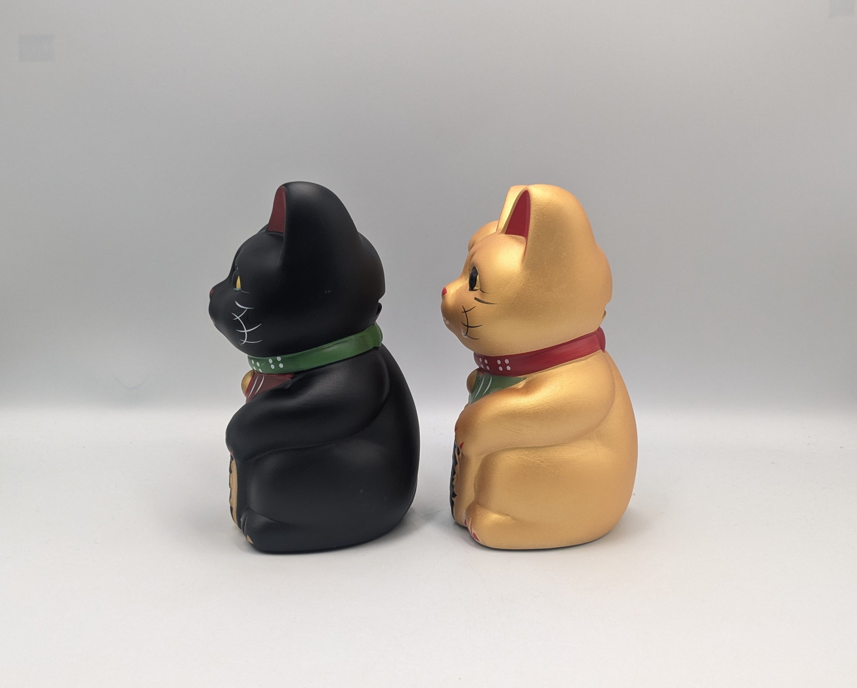縁起物 招き猫 黒猫 金猫 右手上げ 貯金箱 金運招福 商売繁盛 縁起置物