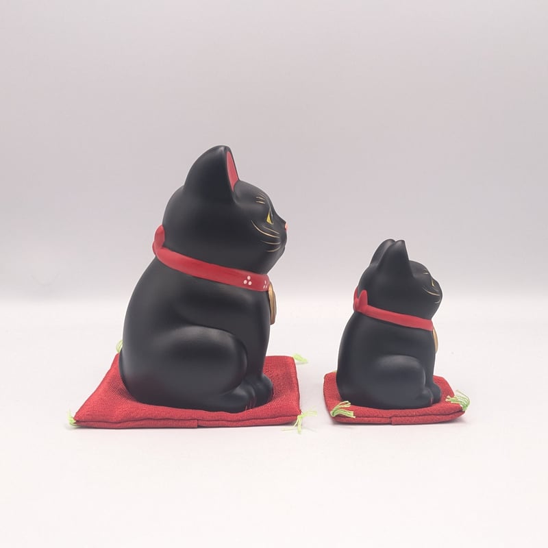 縁起物 福まねき猫 招き猫 置物 黒猫 左手上げ 座布団付き 大 小 開運