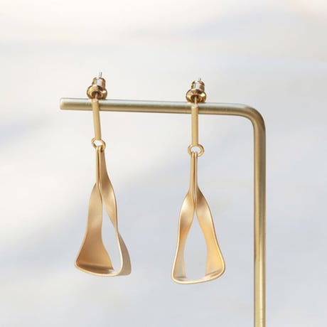 matte twisted drop pierce　NK2712