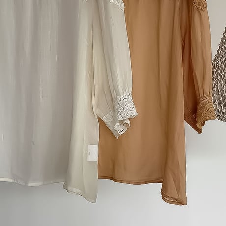 floral lace yoke puff blouse /2color　NK2404