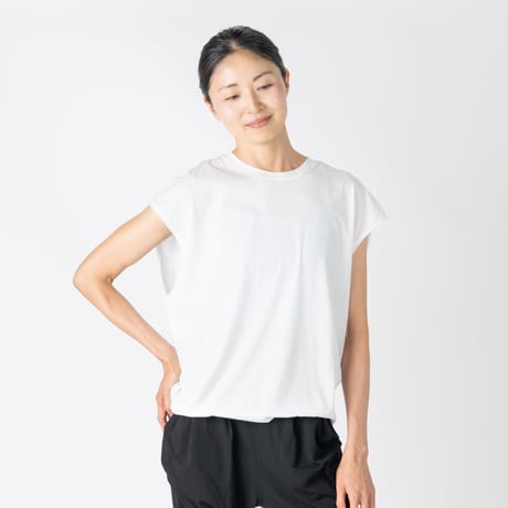 Flow sleeveless tee（white jade/ホワイト）