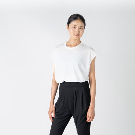 Flow sleeveless tee（white jade/ホワイト）