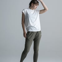 Flow sleeveless tee（white jade/ホワイト）