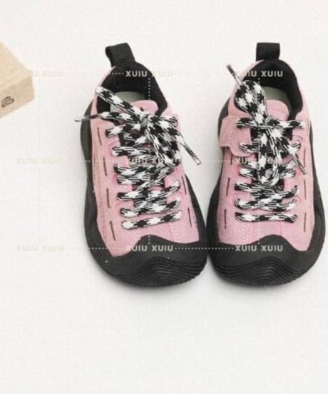 Trail Sneaker