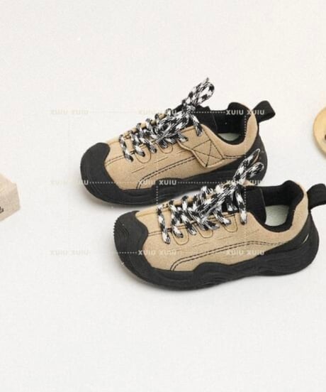Trail Sneaker