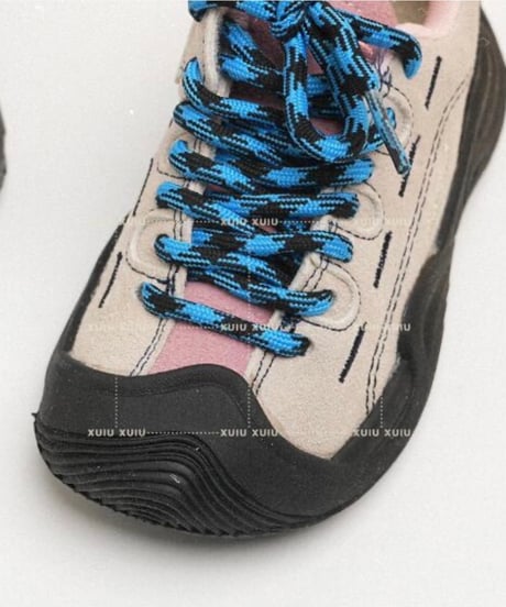 Trail Sneaker
