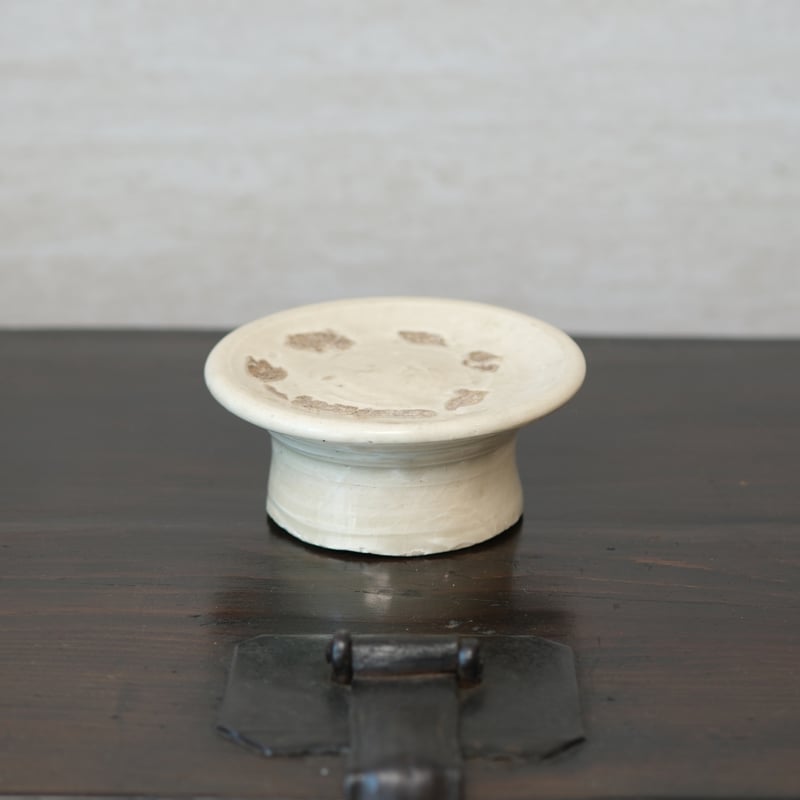 李朝 小さな白磁祭器 | gallery & boutique 雪月花