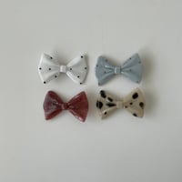 big ribbon pin