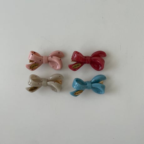 nuance dot ribbon pin / gom