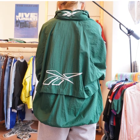 Reebok nylon jacket ✴︎25