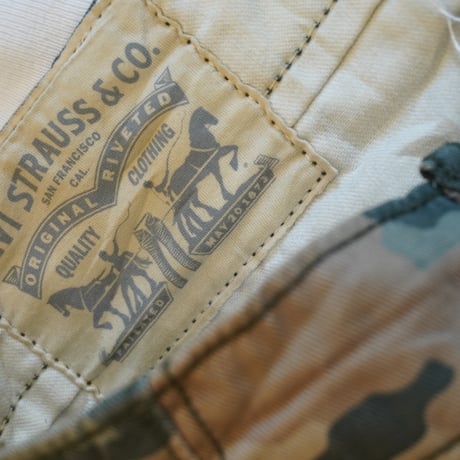 Levi's camouflage shorts W38