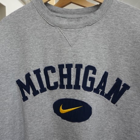 NIKE college sweat
