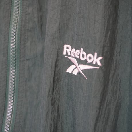 Reebok nylon jacket ✴︎25