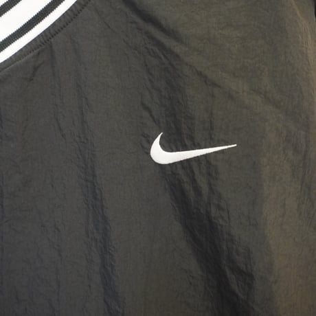 NIKE pullover ✴︎24