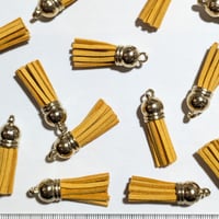 【137】1個10円・タッセル・フェイクスウェード・ccbプラスチック・オレンジ