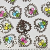 【147】1個20円・合金チャーム・樹脂・ガラス・花・ハート・ピンク・水色・黄色