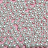 【206】20g約195個50円・アクリルビーズ・パール調・約6mm玉・ホワイト