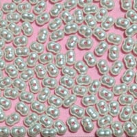 【205】20g約80円・アクリルシードビーズ・ピーナッツ・パール調・ホワイト