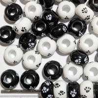 【65】1個15円・ヨーロピアンビーズ・アクリル・にくきゅう・ブラック&ホワイト