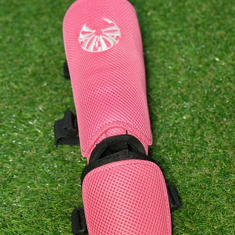 フットガード DAEDAL Armor Collection【Pink × Black × White】