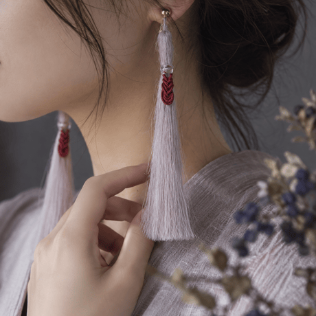 一点もの【精麻の耳飾り― ブルーベリー染め ―】 ピアス（チタンポスト・チタンキャッチ）