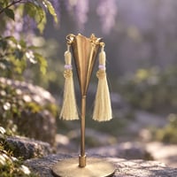 一点もの【精麻の耳飾り― 桑の葉染め ―】 ネジバネ式イヤリング（ニッケルフリー／シリコンカバー付き）