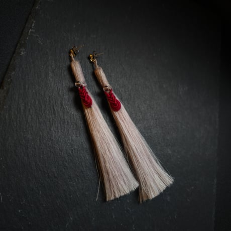 一点もの【精麻の耳飾り― ブルーベリー染め ―】 ピアス（チタンポスト・チタンキャッチ）
