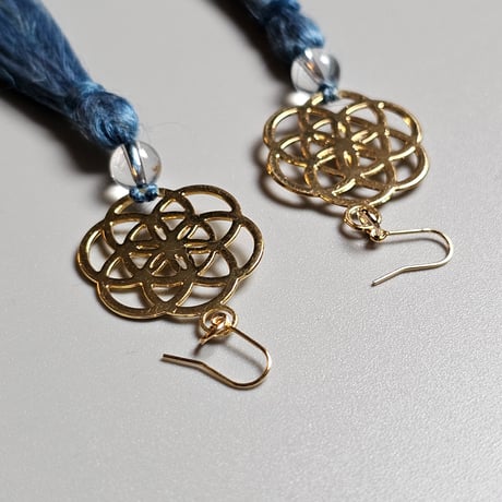 一点もの 【精麻の耳飾り ― 藍染 ―】 フックピアス（ニッケルフリー）