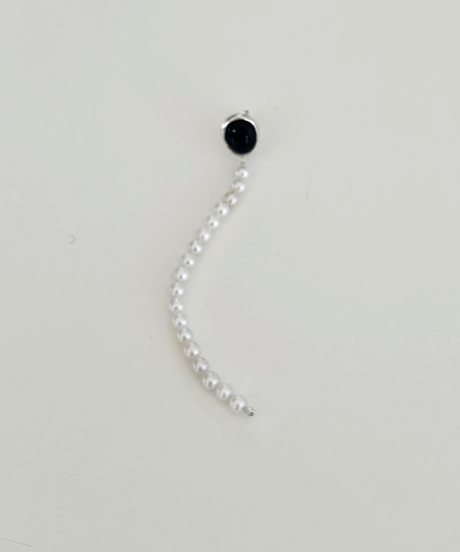 ASYM onyx×pearl  pierce silver half