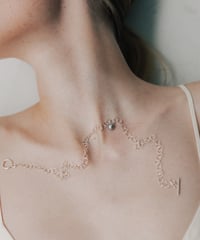 Aging round pearl gray chain-choker silver