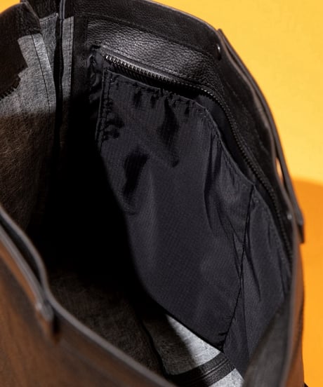 U L Pebbled Leather Shoulder bag 9L