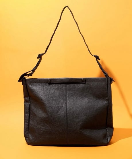 U L Pebbled Leather Shoulder bag 9L