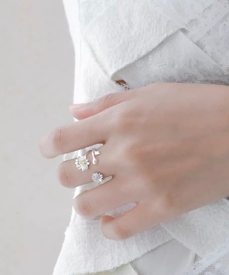 Daisy bloom ring