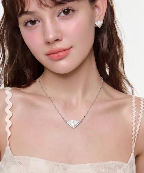 Flora triangle white necklace