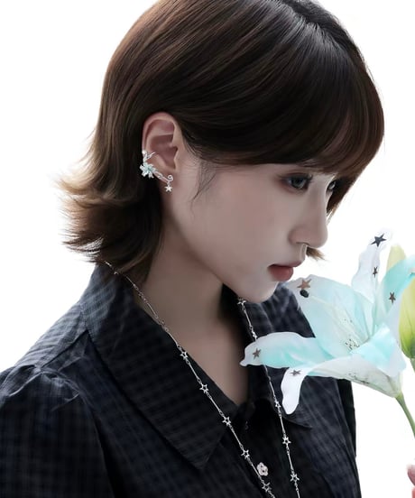 Mist mint lily ear cuff