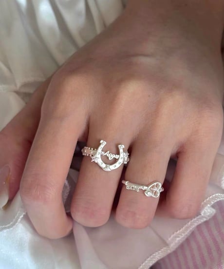 Horse shoe star ring