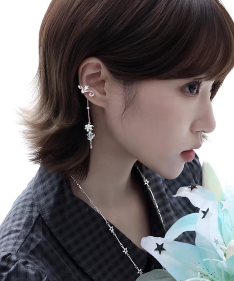 Mist mint lily drop ear cuff