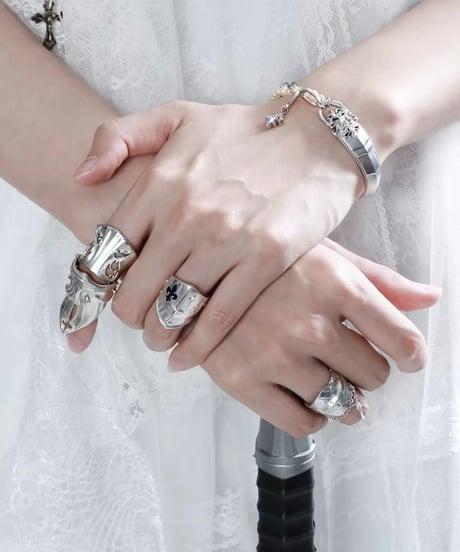 Knight’s relic charm ring