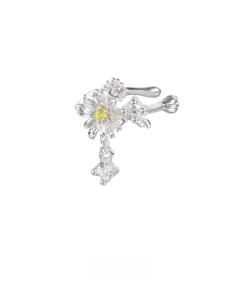 Daisy bloom ear cuff
