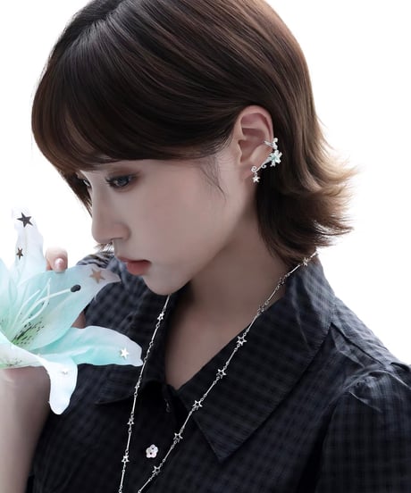 Mist mint lily ear cuff
